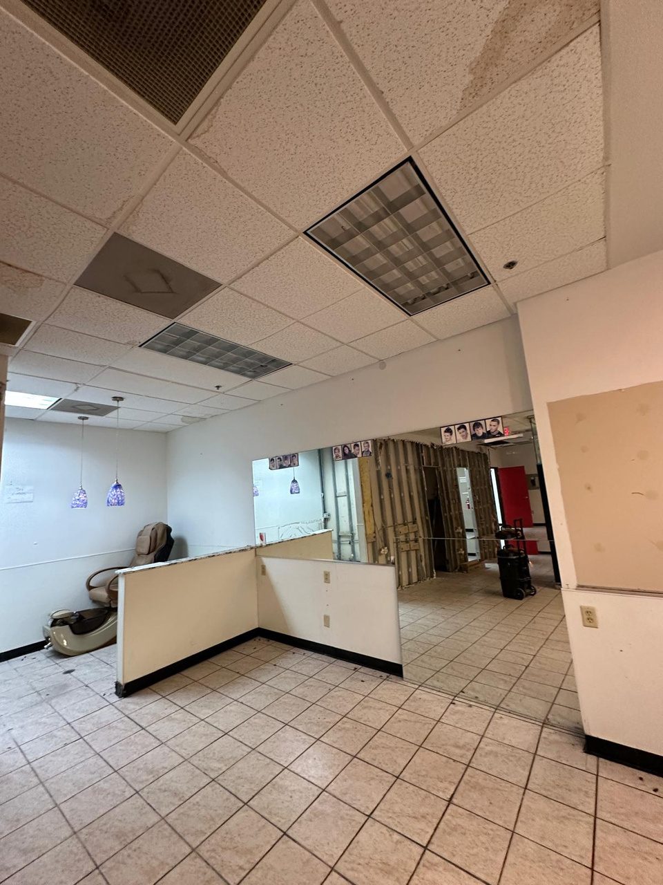 Vacant mall retail unit before build-out